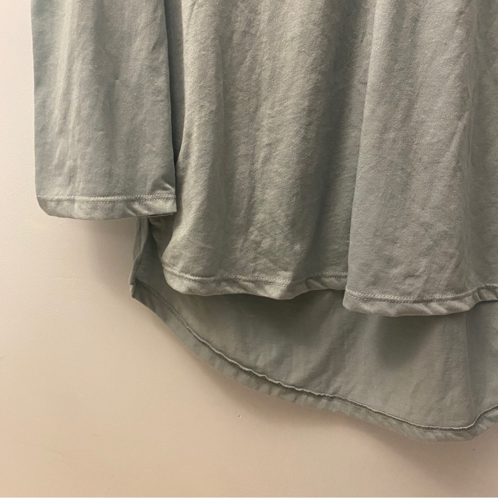 H&M Button Top - Picture 3 of 5